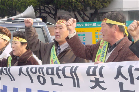 휴경농지에 현행 임차료 250만원보다 많은 300만원을 지급하는 것은 72%에 이르는 임차 영세농을 더욱 어렵게 할 것으로 보인다. 